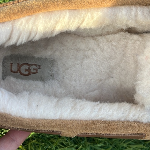 UGG Dakota Leather Bow Brown Slippers - Picture 9 of 9